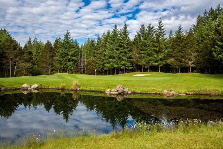 Trophy Lake Golf & Casting Seattle Golf Courses